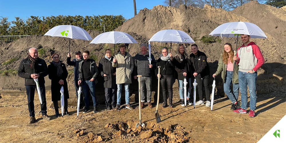 Start bouw project Leerakker in Hilvarenbeek. Nieuwe bewoners van 15 woningen koop. 