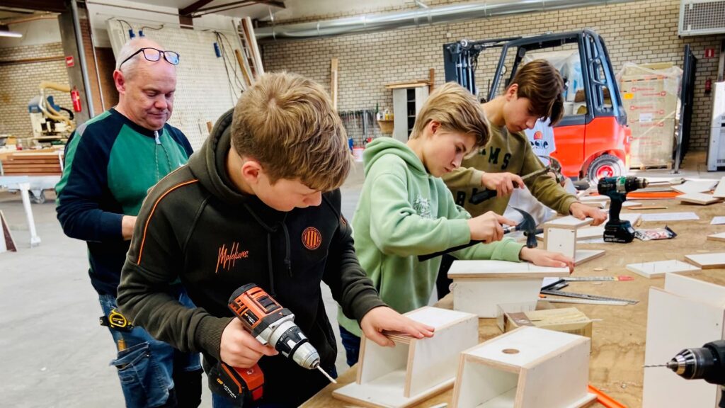 Doe Dag Meierijstad On Stage bij Van Grunsven Groep timmerfabriek