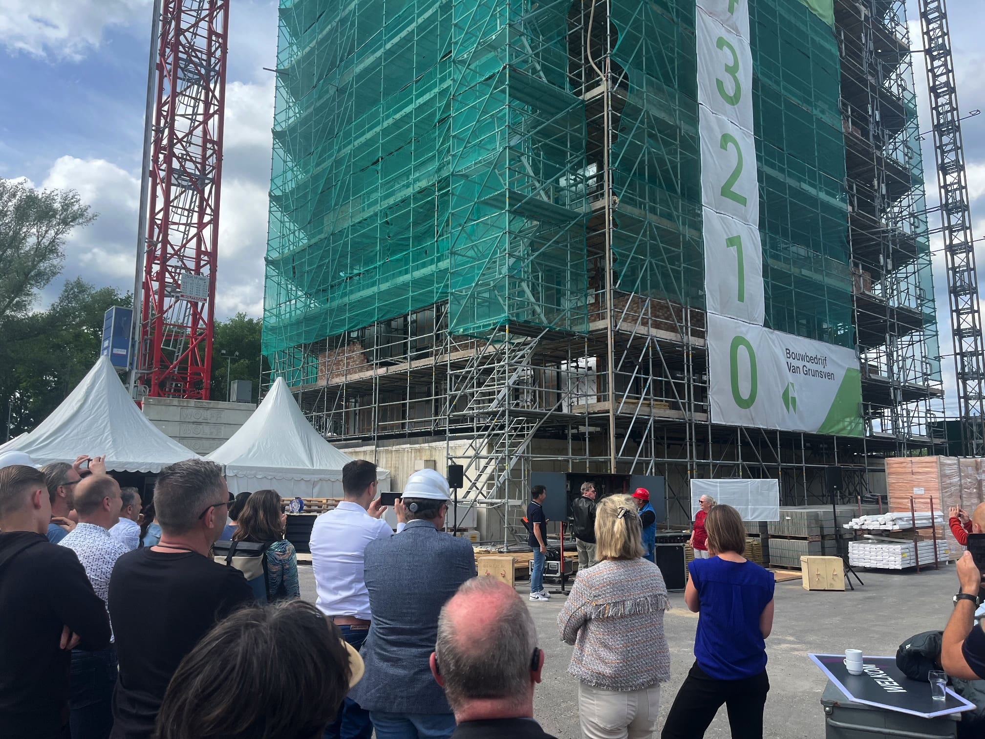 Viering hoogste punt woontoren NELSON in Arnhem