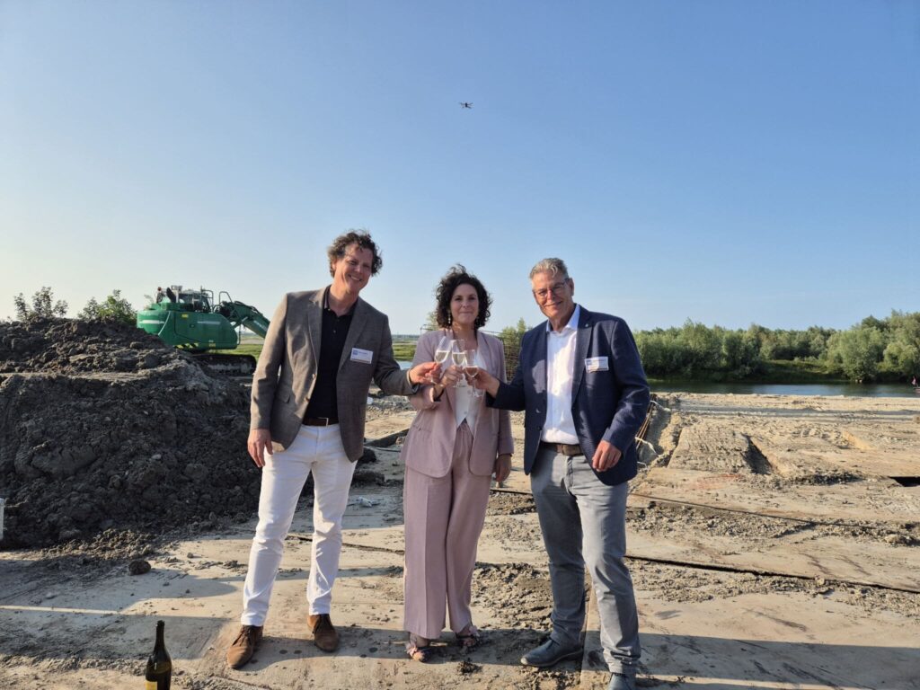 Start bouw Kraanbaan Beneden-Leeuwen